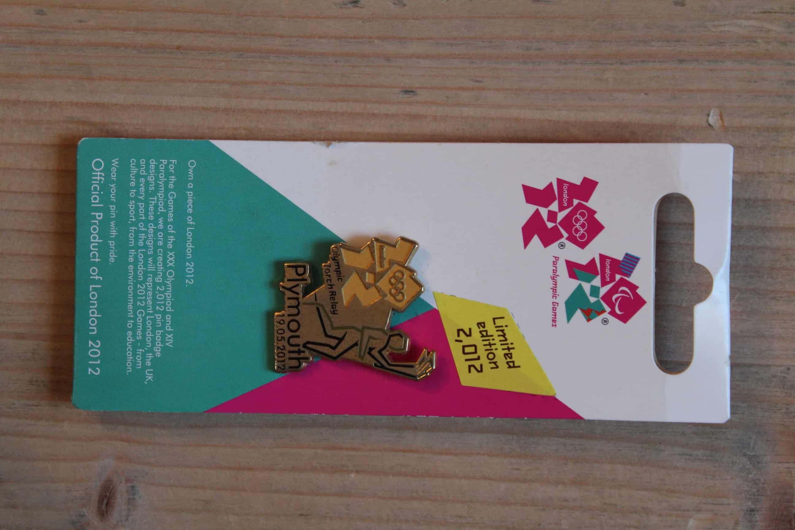 2012 LONDON OLYMPICS TORCH RELAY (PLYMOUTH) PIN BADGE